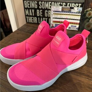 Vans UltraRange Cross Strap Slip On Sneaker Ultra Cush